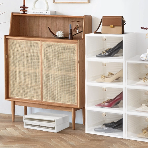 Modulární a stohovatelný systém