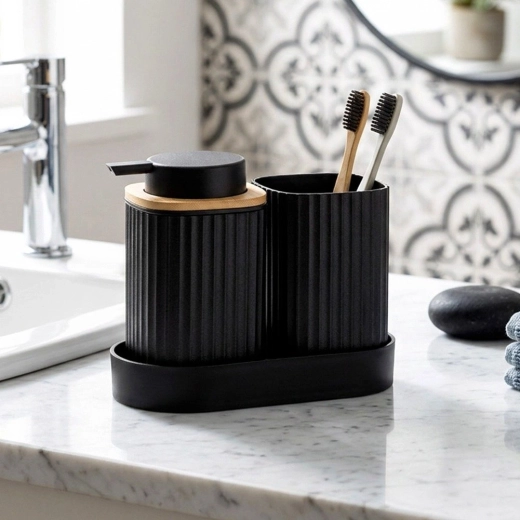 Vše na jednom podnose pro čisté umyvadlo