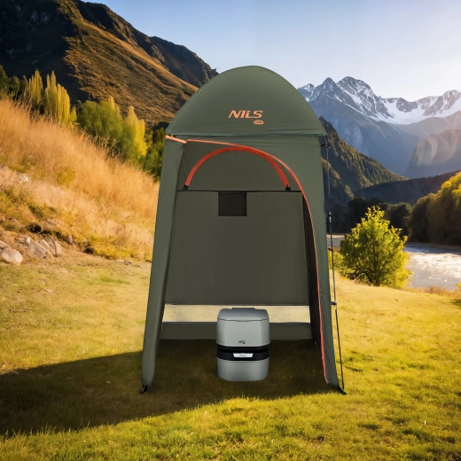 Soukromí a prostor pro sprchu, převlek i WC