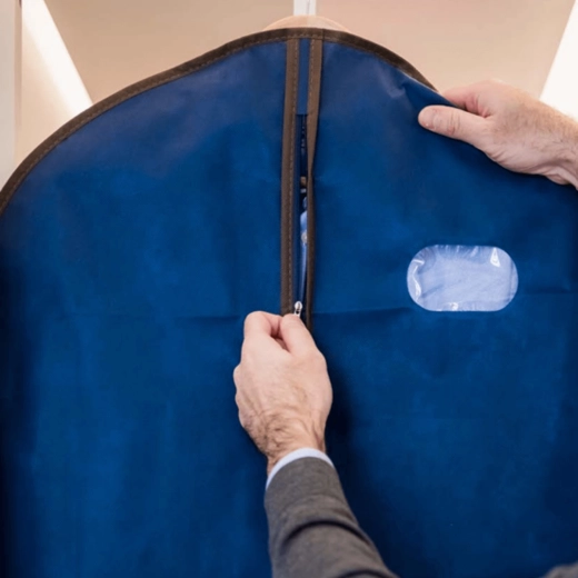 Snadný přístup díky celopřednímu zipu