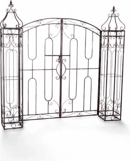 Elegantní vstup s bohatým kováním