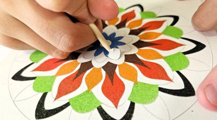 Samolepicí mandala pro přesné a snadné tvoření