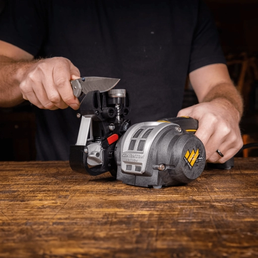 Motor s variabilními otáčkami a 7 rychlostmi