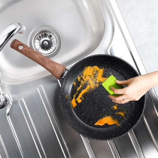 Ergonomická rukojeť s dřevodekorem a snadné čištění