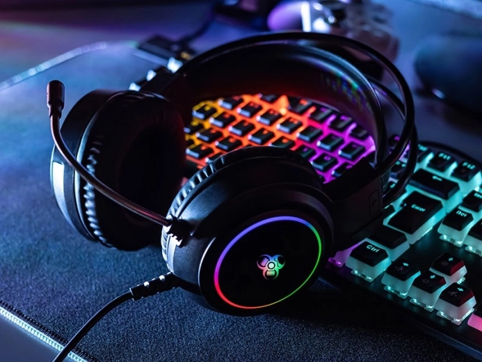 RGB podsvícení a čistá komunikace