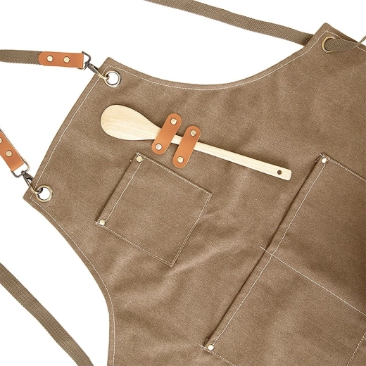 Praktické kapsy a poutka na nástroje