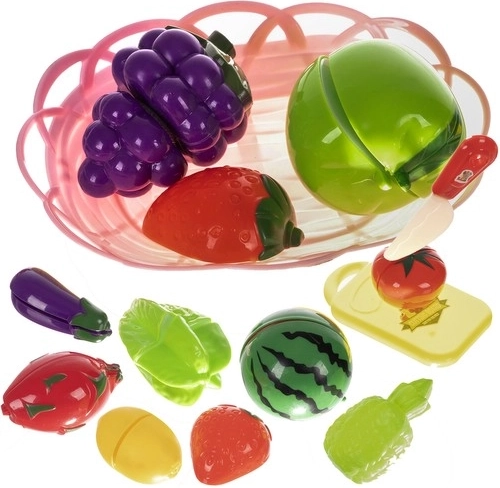 Sada ovoce a zeleniny na krájení v košíku s deskou a nožem