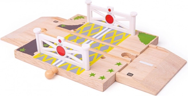 Dřevěný železniční přejezd s brankami pro dřevěné autodráhy