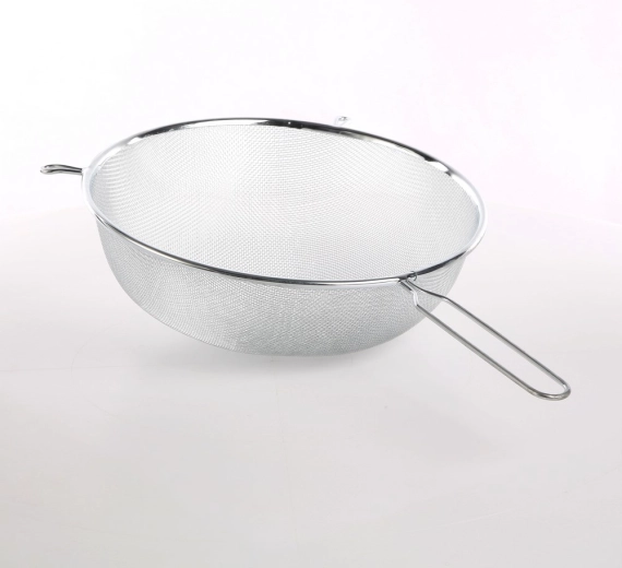 Kovové kuchyňské sítko s rukojetí 26 cm
