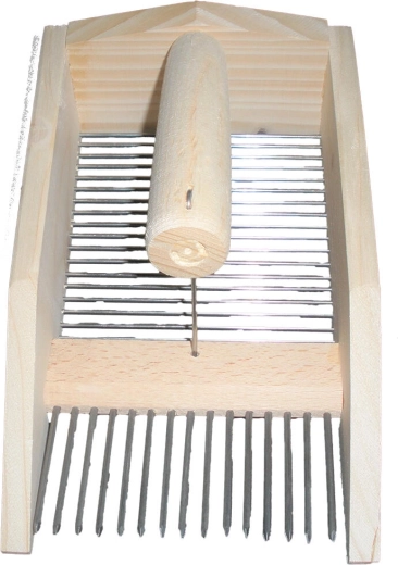 Česáček na borůvky z dřeva a nerezu