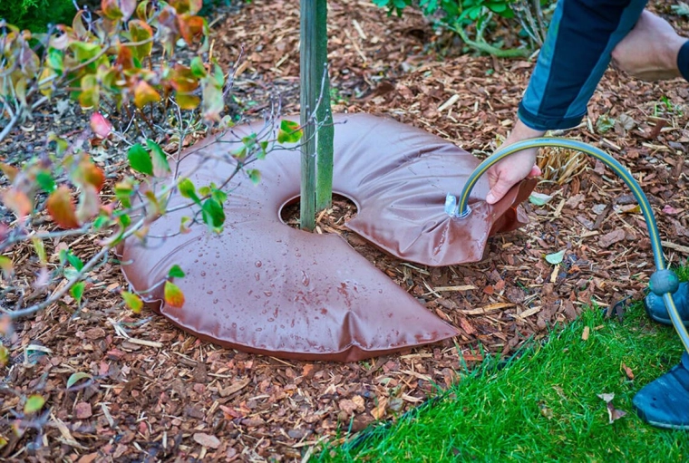 Zavlažovací vak pro stromy 100 cm, 75 l, hnědý PVC