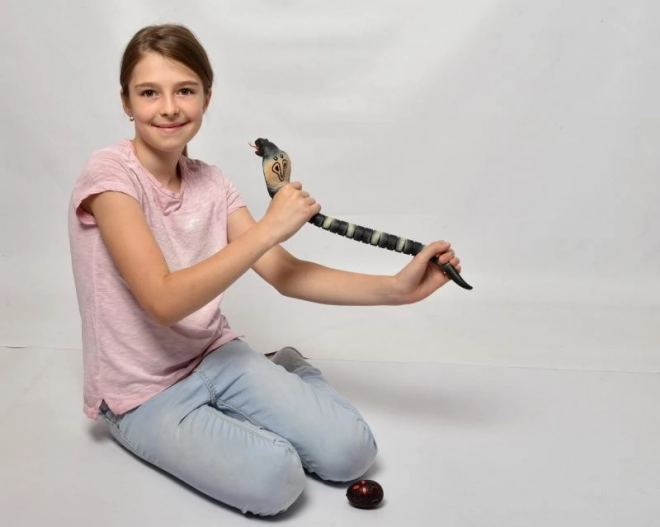 Jedovatá kobra MAGANA – robotický had na dálkové ovládání