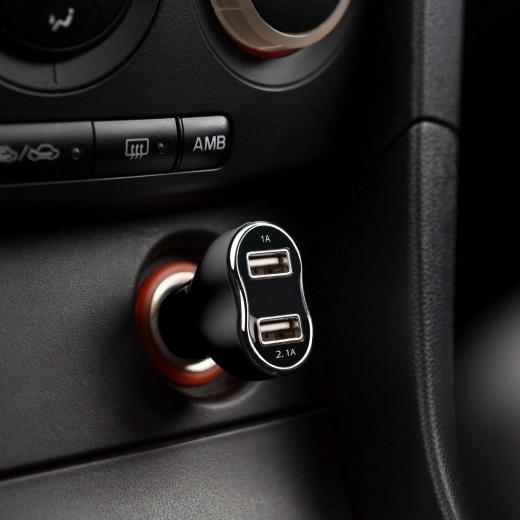 Duální USB nabíječka do autozapalovače černá