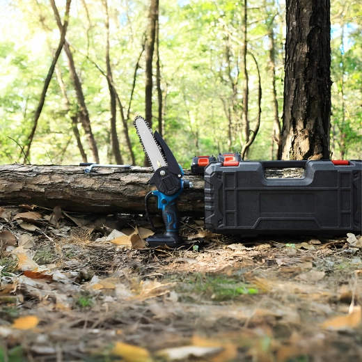 Akumulátorová mini řetězová pila na dřevo a větve