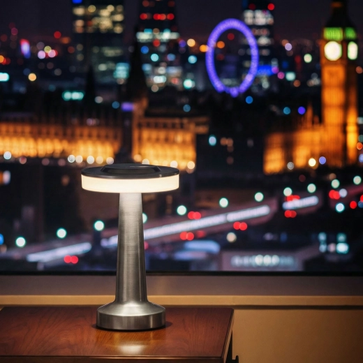 Stříbrná dobíjecí stolní lampa s nastavitelnou teplotou světla