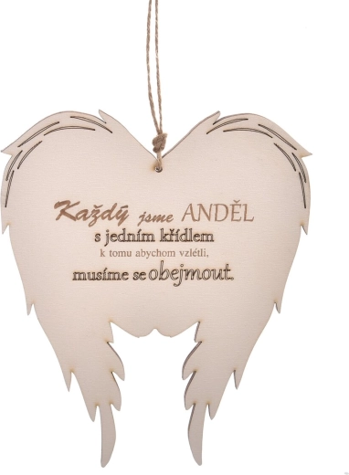 Andělská křídla z dřeva s nápisem „každý jsme“ 18 × 21 cm