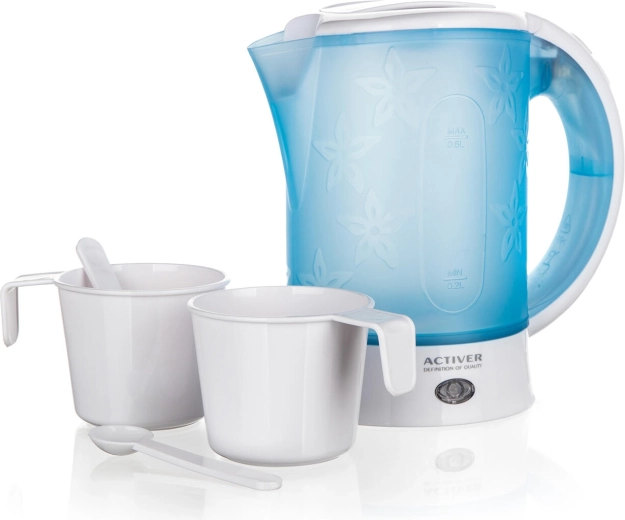 Cestovní rychlovarná konvice 0,6 l s šálky a lžičkami