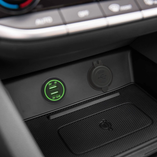 Vestavná duální USB zásuvka do automobilu
