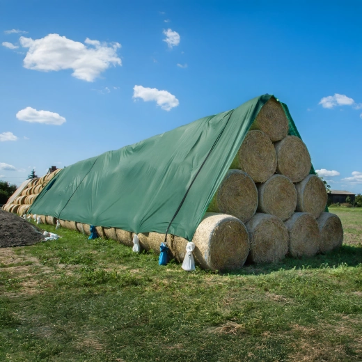 Ochranná agrotkanina (netkaná textilie) na zakrytí stohů slámy a sena 9,8 × 12,5 m, 140 g/m² - 1 kus