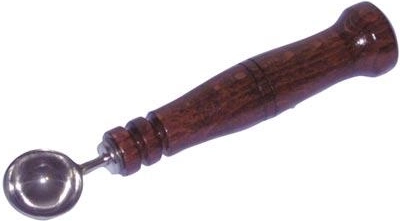 Vykrajovač jádřinců z nerezové oceli s dřevěnou rukojetí