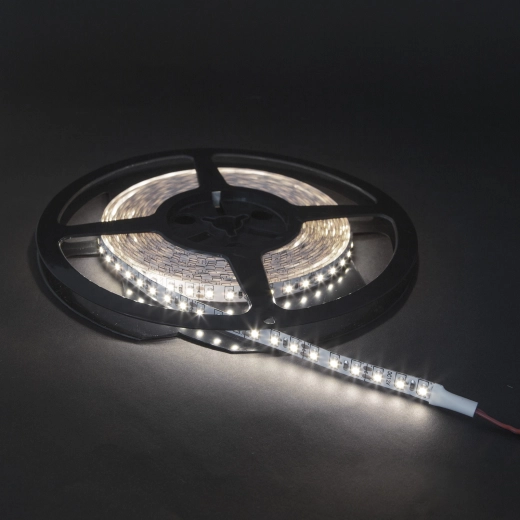 LED pásek se studeným bílým světlem 5 m