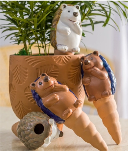 Keramický samozavlažovací ježek do květináče 7,8 × 16,5 cm, mix barev