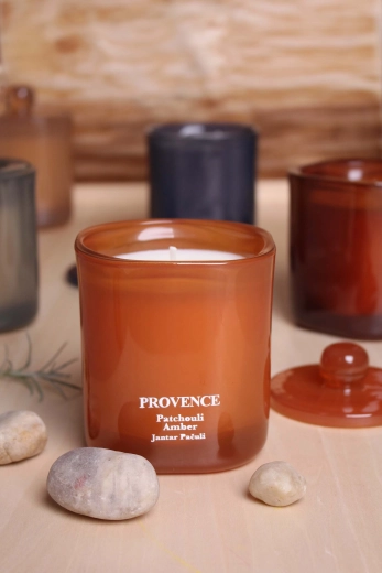 Vonná svíčka ve skle Provence pačuli a jantar 25 hodin