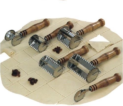 Rádýlko na těsto 8 × 8 cm z nerezu s dřevěnou rukojetí