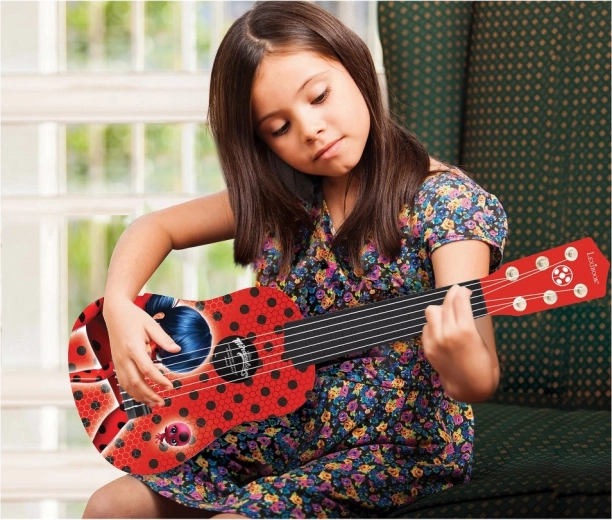 Snadné začátky díky 4 strunám a přehlednému hmatníku