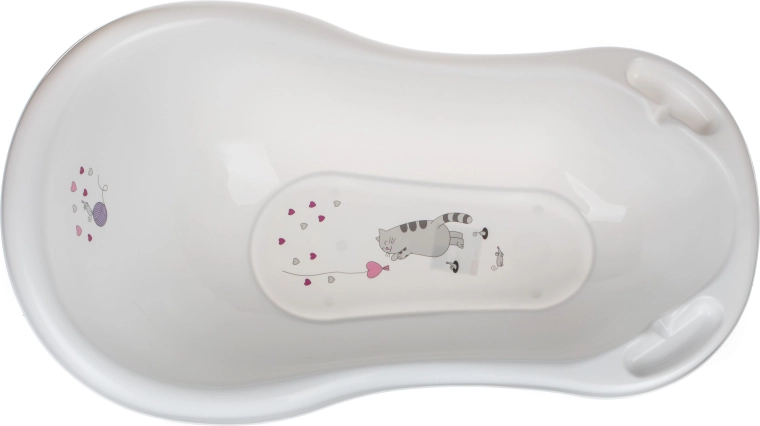 Hravý dekor kočky v elegantní bílé