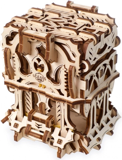 Ornamentální design z přírodní překližky