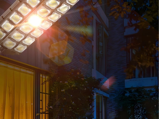 Solární LED pouliční lampa s dálkovým ovládáním