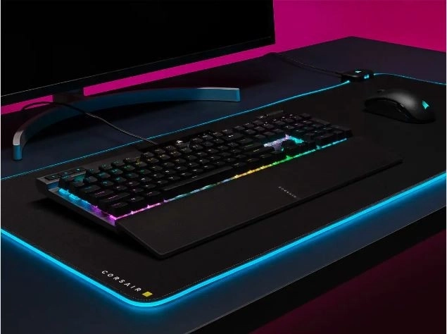 mechanická klávesnice Corsair K70 RGB Pro s PBT Keycaps