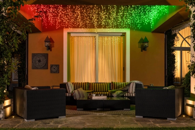 Icicle 190 RGBW LED světla ve tvaru rampouchu, 5x0,5 m, IP44, čirý kabel