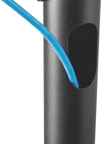 Pevná ocelová konstrukce s vedením kabeláže