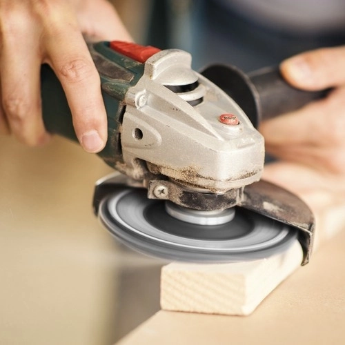 Kompatibilní s úhlovou bruskou 125 mm