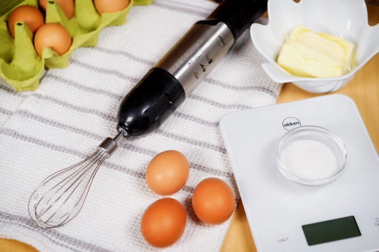 Šlehací metla a nádoba 700 ml