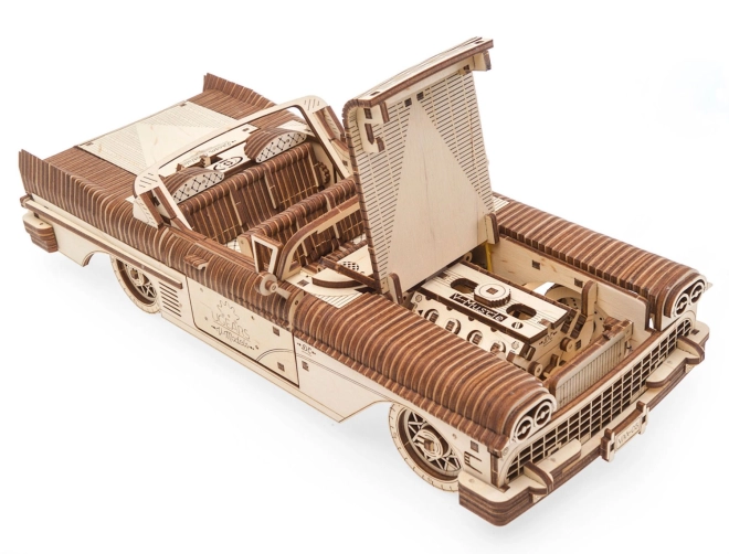 Detailní motor V8 v pohybu
