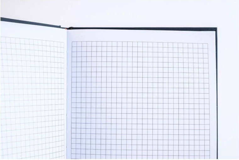 80 listů v mřížce pro přehledné poznámky