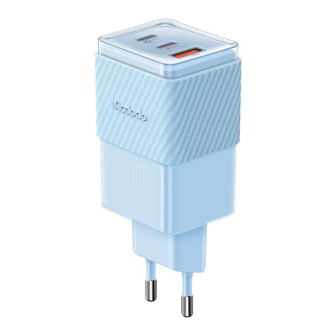 Tři porty pro více zařízení: 2× USB‑C + USB‑A
