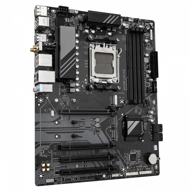 Přehledná základní deska pro AMD Ryzen s Wi-Fi 6