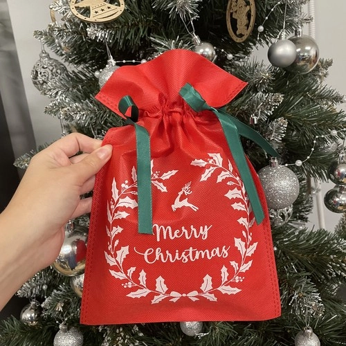 Sváteční design s nápisem „Merry Christmas“
