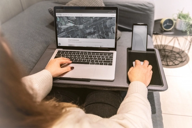 Stojan na notebook s podložkou pod myš a stojanem na smartphone