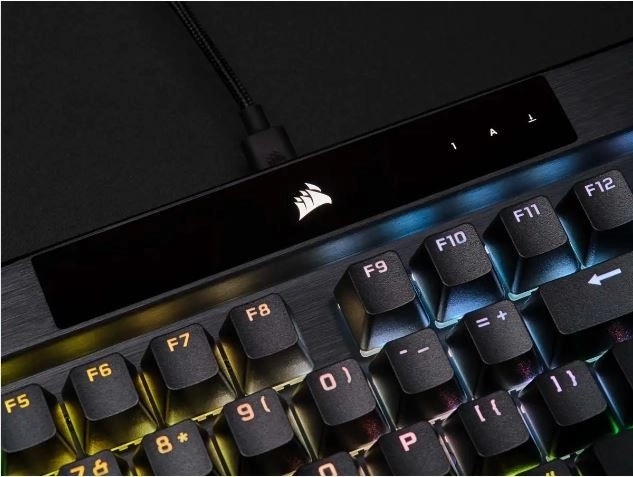 mechanická klávesnice Corsair K70 RGB Pro s PBT Keycaps