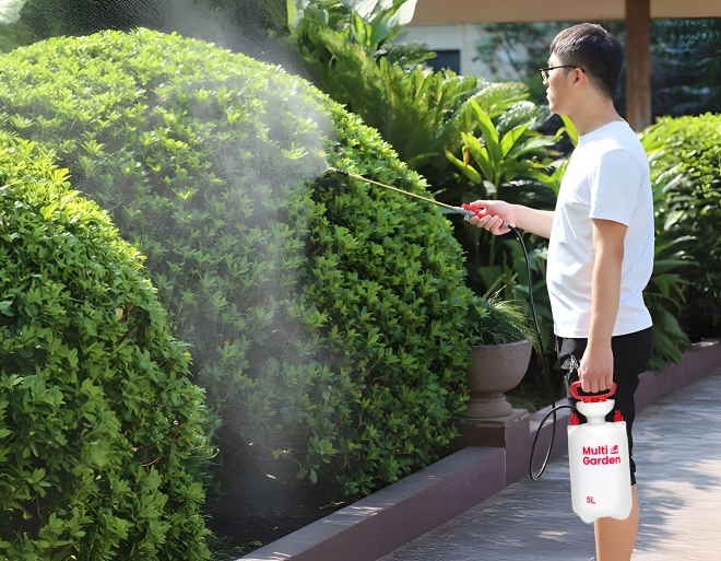 Ruční tlakový postřikovač zahradní MultiGarden 5L