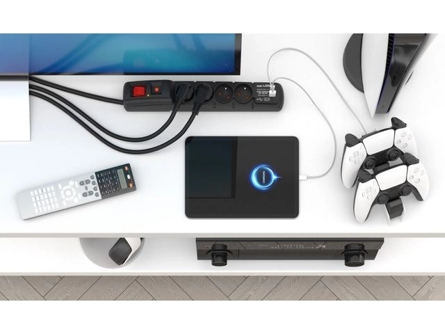 Napájecí lišta F4 USB A+C 3m 4x 230V PD3.0 QC černá