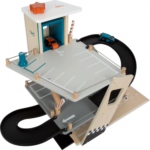 Tři patra zábavy s funkčním výtahem