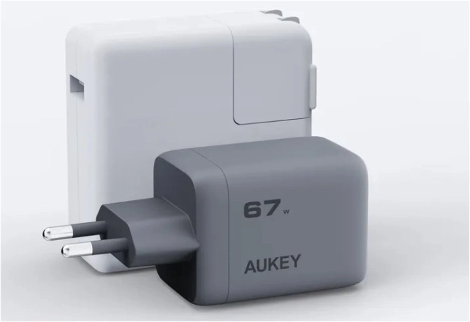Aukey PA-C3 Comet Mix 3 GaN ultraschnellá síťová nabíječka 67 W 3x USB (2x USB-C a 1x USB-A)
