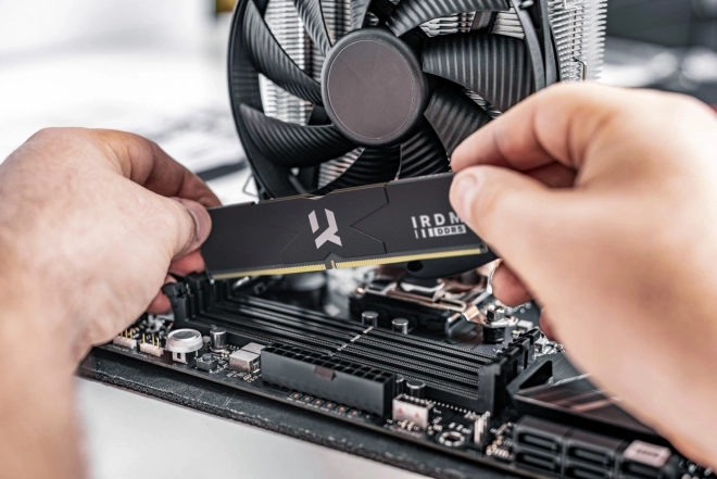 Paměť DDR5 64GB IRDM černá