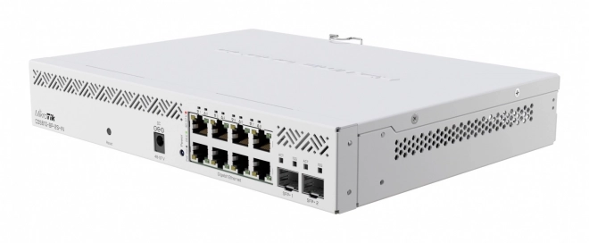 8× Gigabit s PoE 802.3af/at a pasivním PoE‑out
